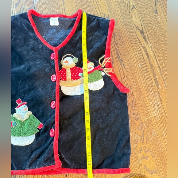Holiday Vest - Picture 4 of 5